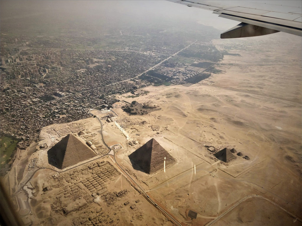 Lugares que ainda quero conhecer no mundo - Vista aérea das Pirâmides de Gizé, Egito