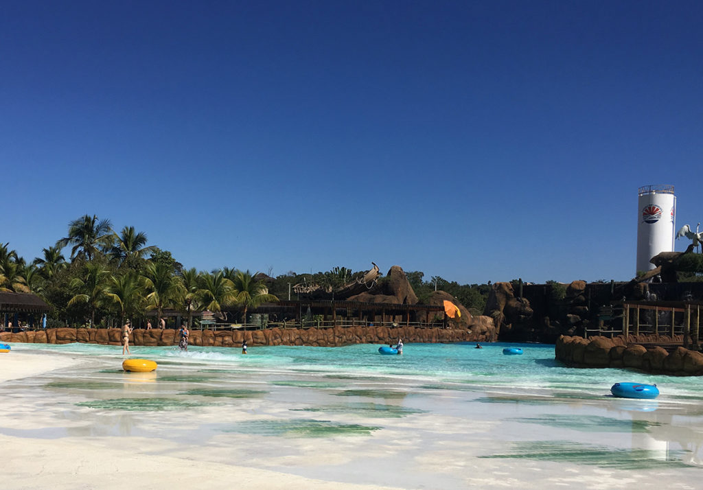 Piscina de ondas no Thermas dos Laranjais