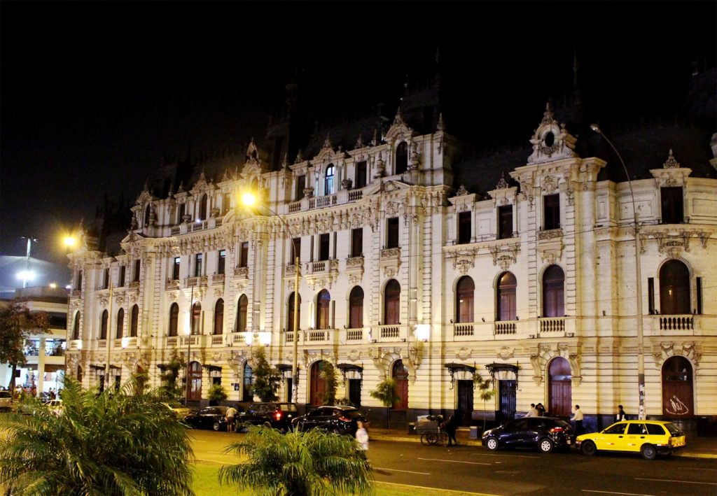 Centro histórico à noite - City tour noturno em Lima
