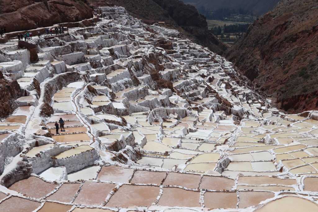 O que fazer no Peru: Visite as Salineras de Maras no Vale Sagrado dos Incas