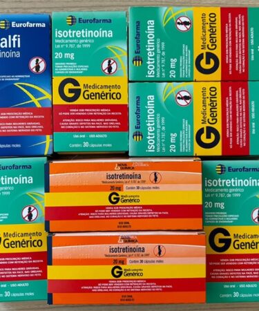 8 caixas de remédio isotretinoína - 8 meses de tratamento